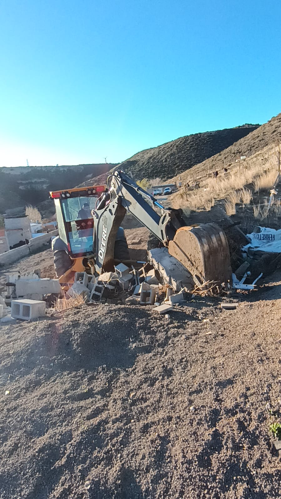 El Municipio intervino en barrio Laprida para mitigar riesgos hídricos y frenar ocupaciones irregulares